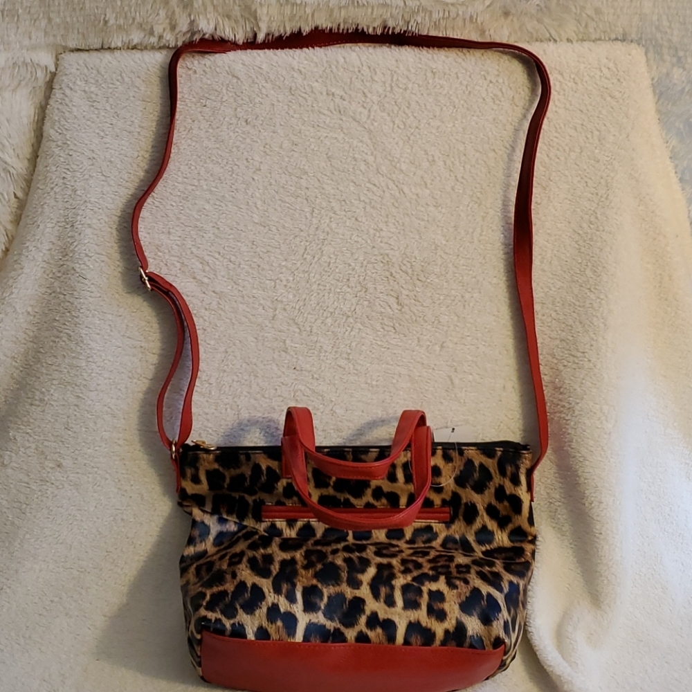 NWT Womens leopard Crossbody Purse / Handbag 👜 - Picture 4 of 15